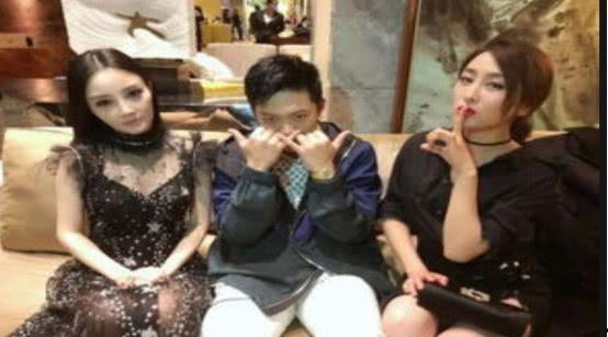 吃瓜群众爆料娱乐圈,揭秘明星背后的故事